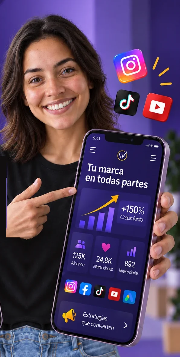 Servicios de marketing en Huánuco: especialista de Crowiner muestra en el celular el crecimiento de una marca en redes sociales